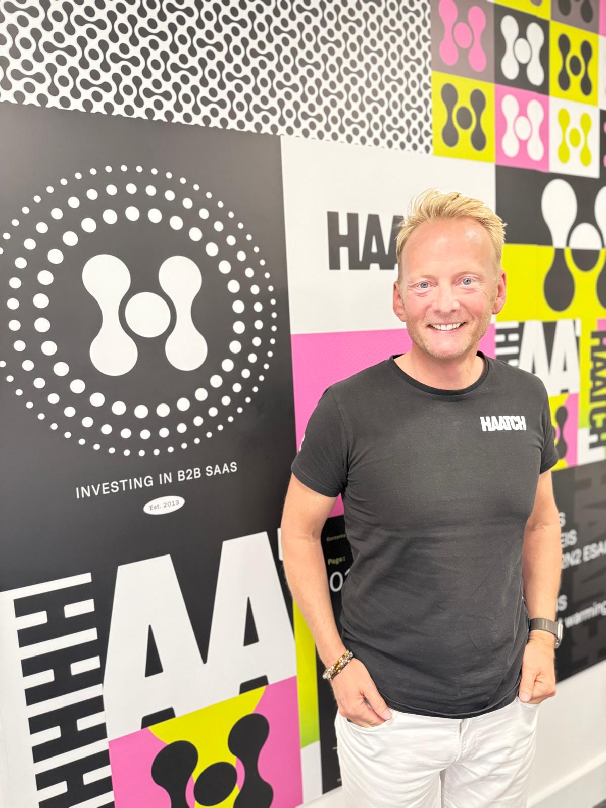 T-shirt - Black Crew Neck short sleeve